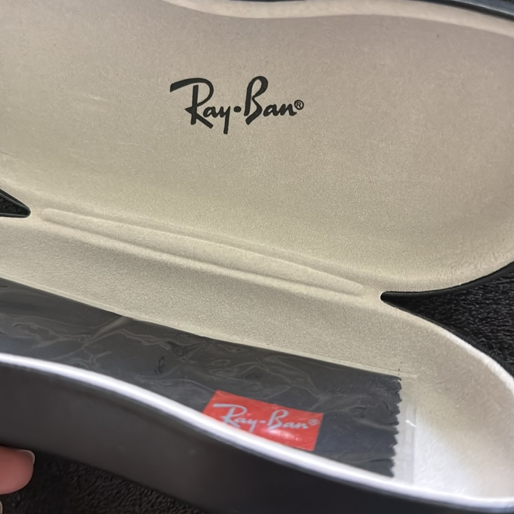 Ray-Ban Case - Picture 3 of 3